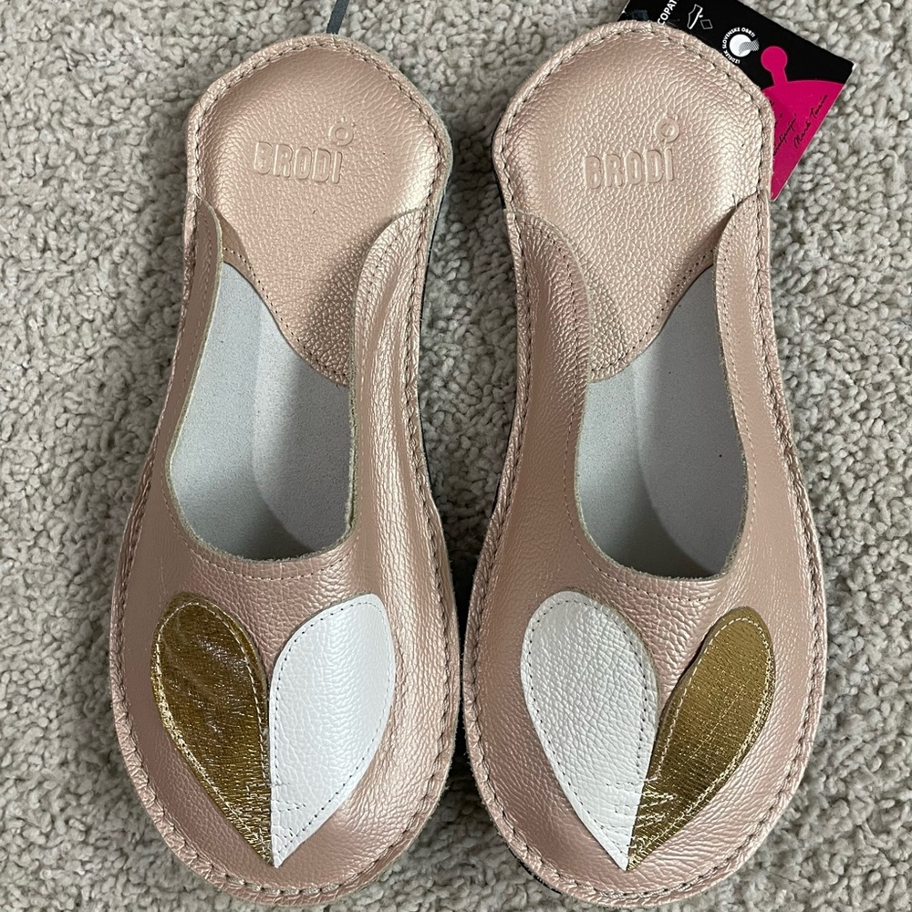 NWT!! Women's BRODI Metallic PEACH GOLD IVORY Leather HEART Slippers FLATS